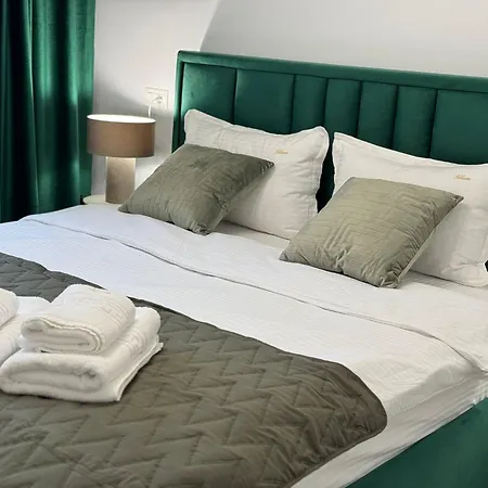 Luxury Glam Apartments Near Coresi Mall - Parking Option-2